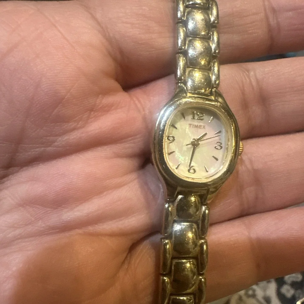 Works VTG Timex Womens Watch 12mm Gold Tone Oval MOP Dial New Battery Fit 5.5in